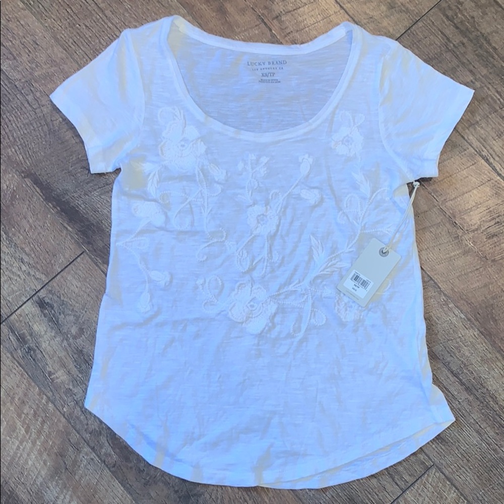 🦩🚨Lucky Brand Embroidered Tee🚨🦩